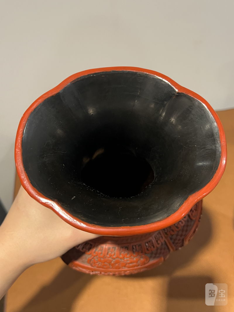 清中期 剔红海棠型瓶一对 - 图15